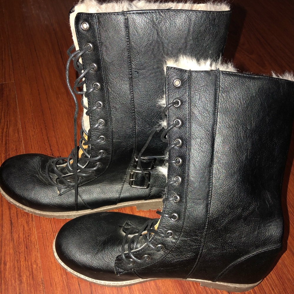 Black boots with tan fur